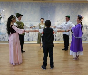 Bransle de l’Official, “Toss-a-Wench”, or “Toss the Duchess” with Robin Hood