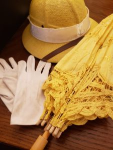 Parasol pith and gloves