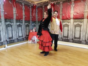 spanish waltz Arch under arm trun